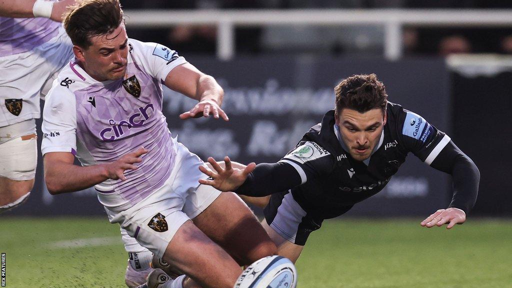 Mateo Carreras scoring a try for Newcastle Falcons