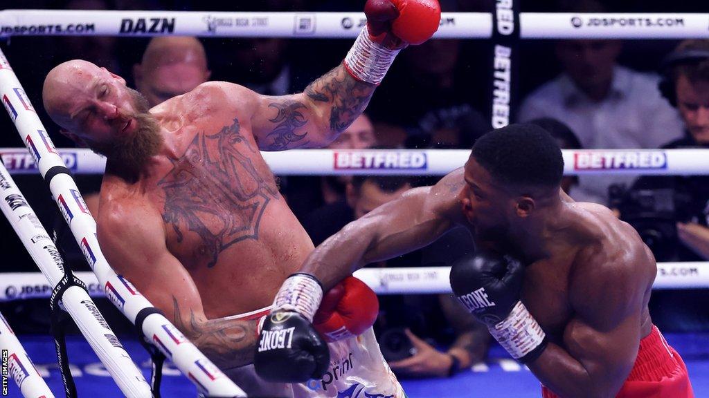 Anthony Joshua punches Robert Helenius