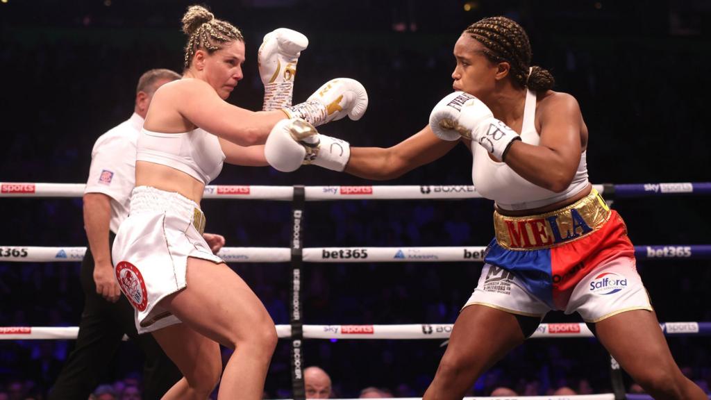 Natasha Jonas tries to get close to her opponent Marie-Eve Dicaire