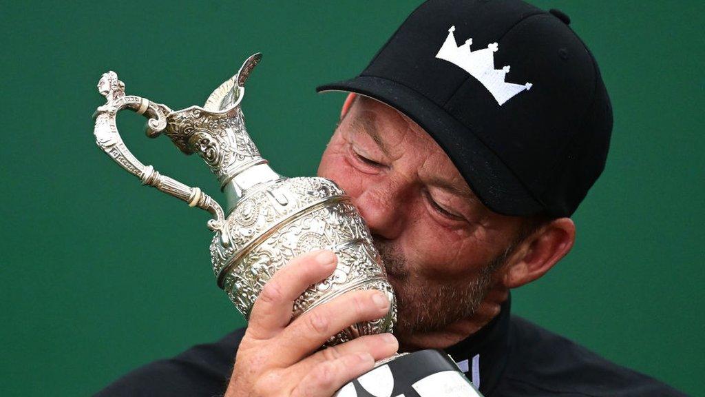 Alex Cejka kisses the Senior Open trophy