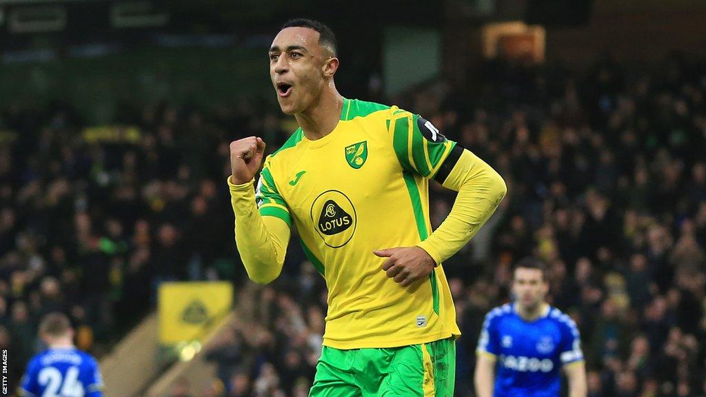 Adam Idah in action for Norwich City