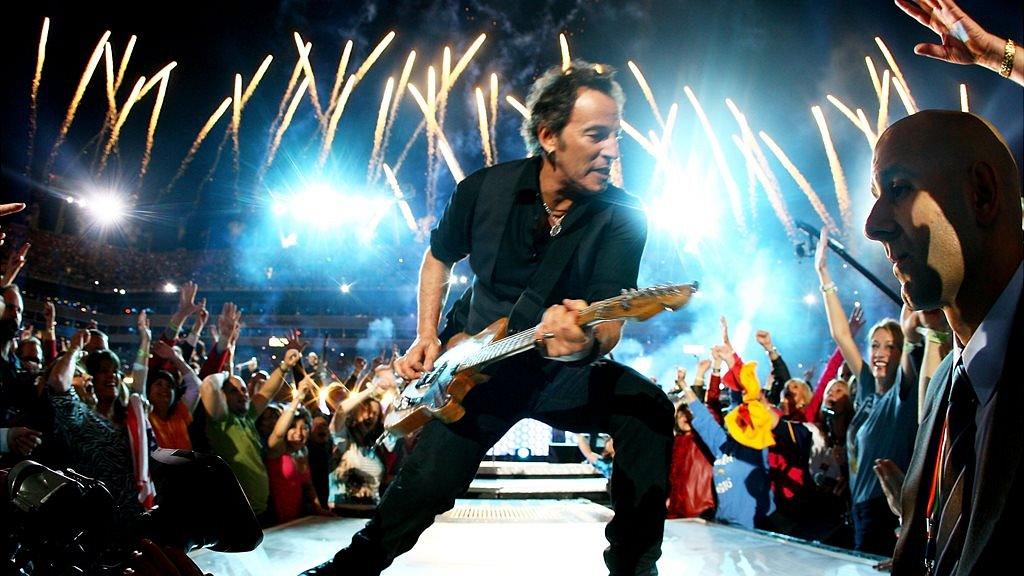 Bruce Springsteen plays the Super Bowl