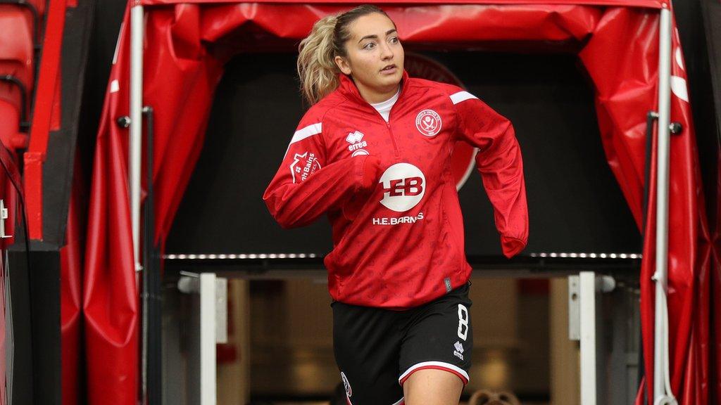 Maddy Cusack playing for Sheffield United