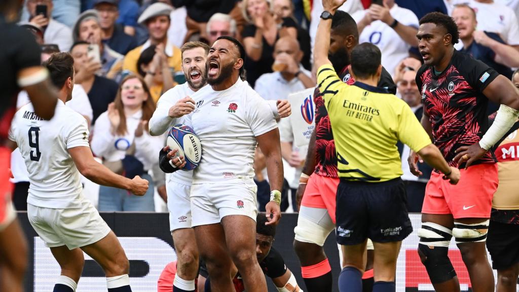 Manu Tuilagi celebrates