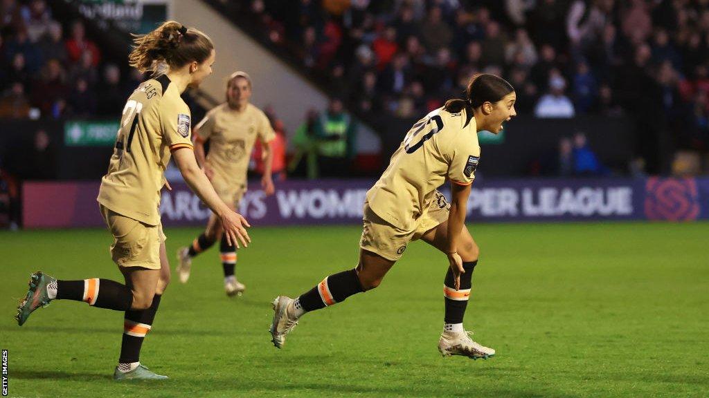 Sam Kerr celebrates her goal