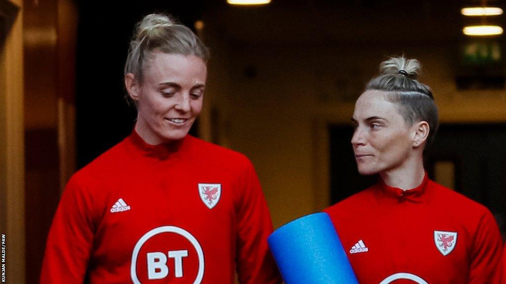 Sophie Ingle and Jess Fishlock