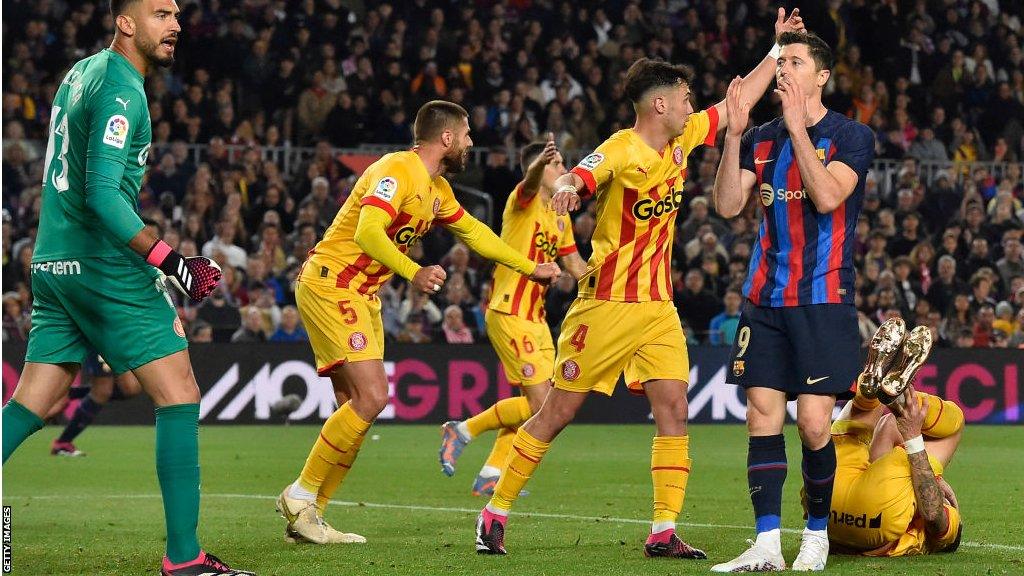 Robert Lewandowski reacts to a missed chance for Barcelona against Girona