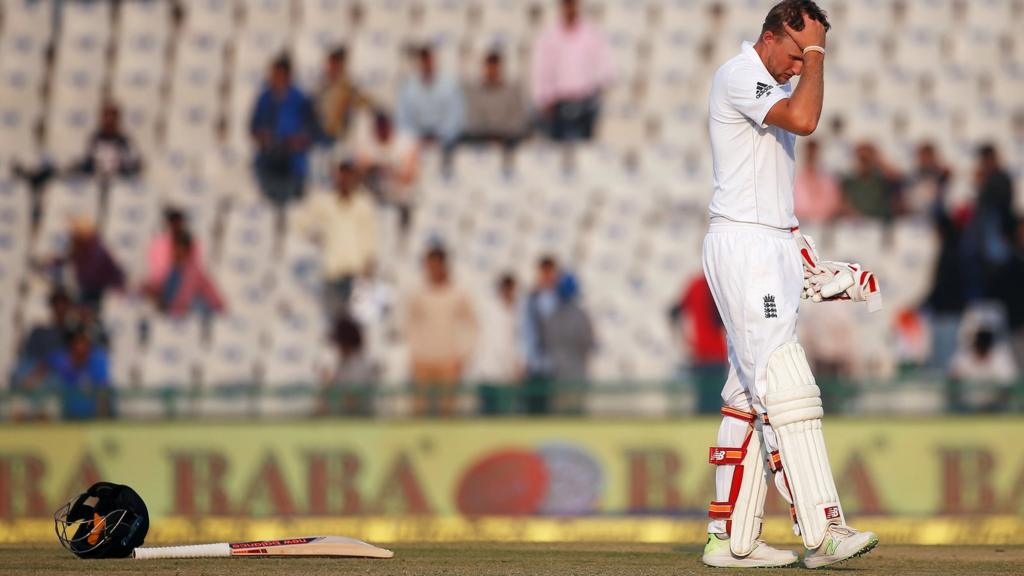 Joe Root reacts