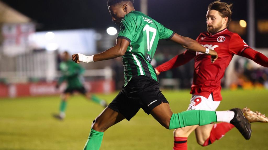 Cray Valley v Charlton match action