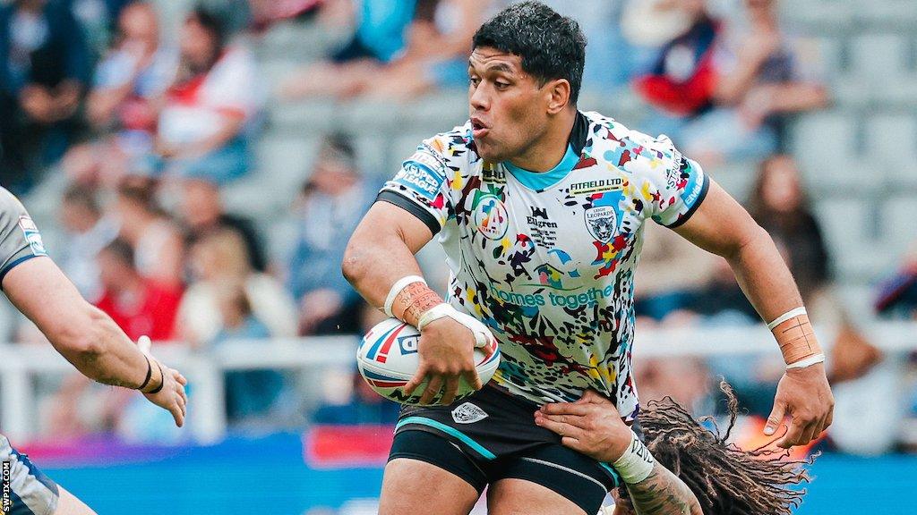 Leigh back-rower John Asiata looks for a flick offload under pressure