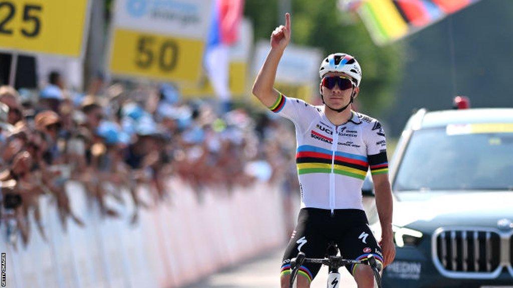 Remco Evenepoel wins stage seven of the 2023 Tour de Suisse and pays tribute to Gino Mader after he passed away the previous day