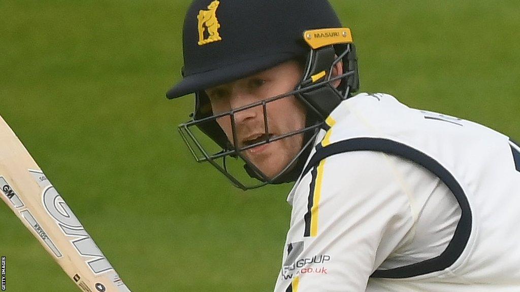 Rob Yates batting for Warwickshire