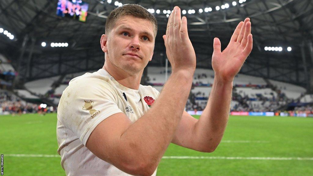 Owen Farrell clapping fans