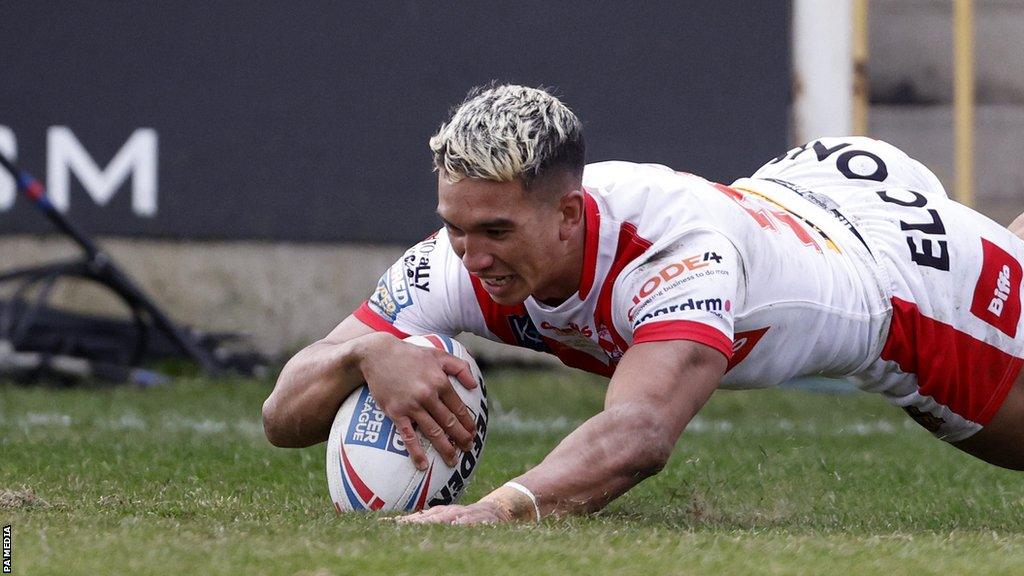 Tee Ritson scores for St Helens against Castleford