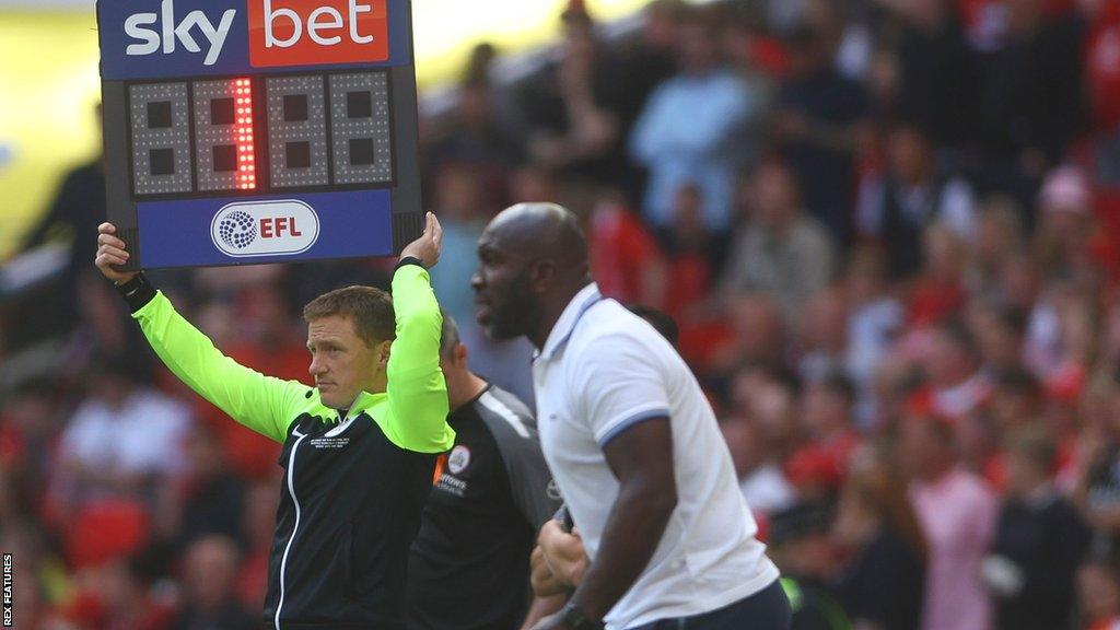 Fourth official showing the amount of added-on time