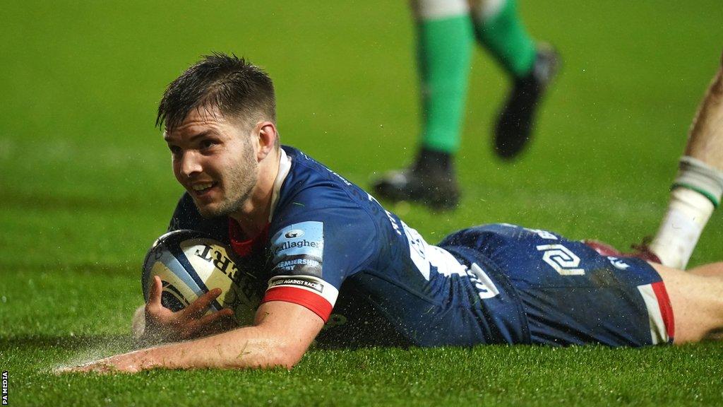 Harry Randall scores a try for Bristol