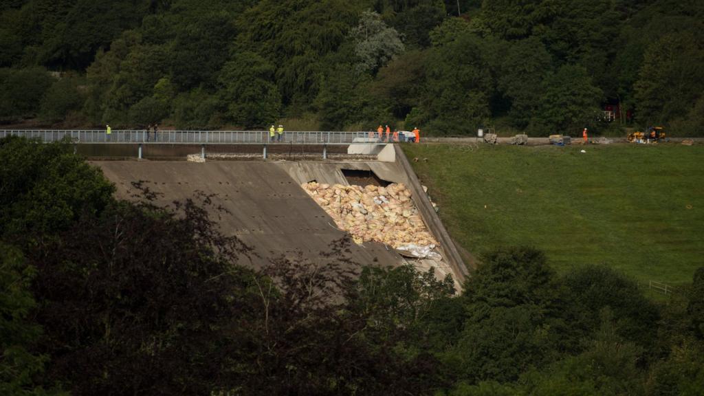 Toddbrook reservoir dam