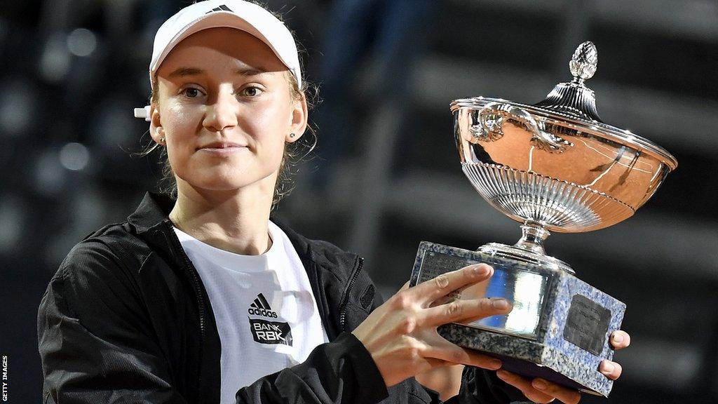 Elena Rybakina with the Italian Open trophy