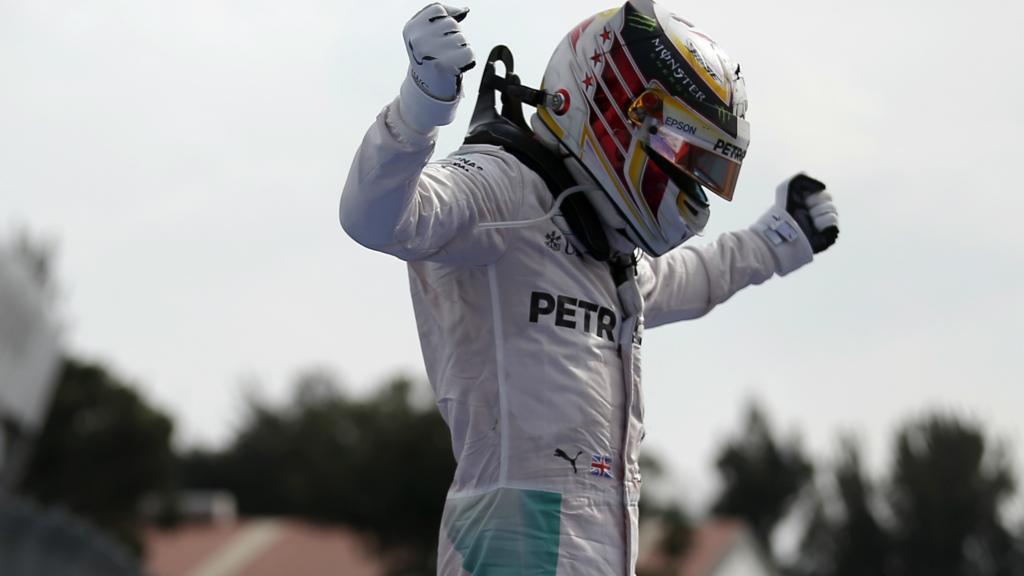 Lewis Hamilton celebrating