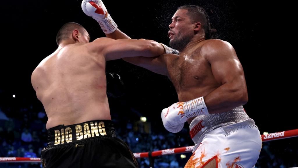 Joe Joyce is punched by Zhang