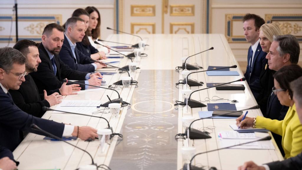 Ukraine's President Volodymyr Zelensky (2nd L), Ukraine's Foreign Minister Dmytro Kuleba (L) attend a meeting with US Secretary of State Antony Blinken (R) in Kyiv