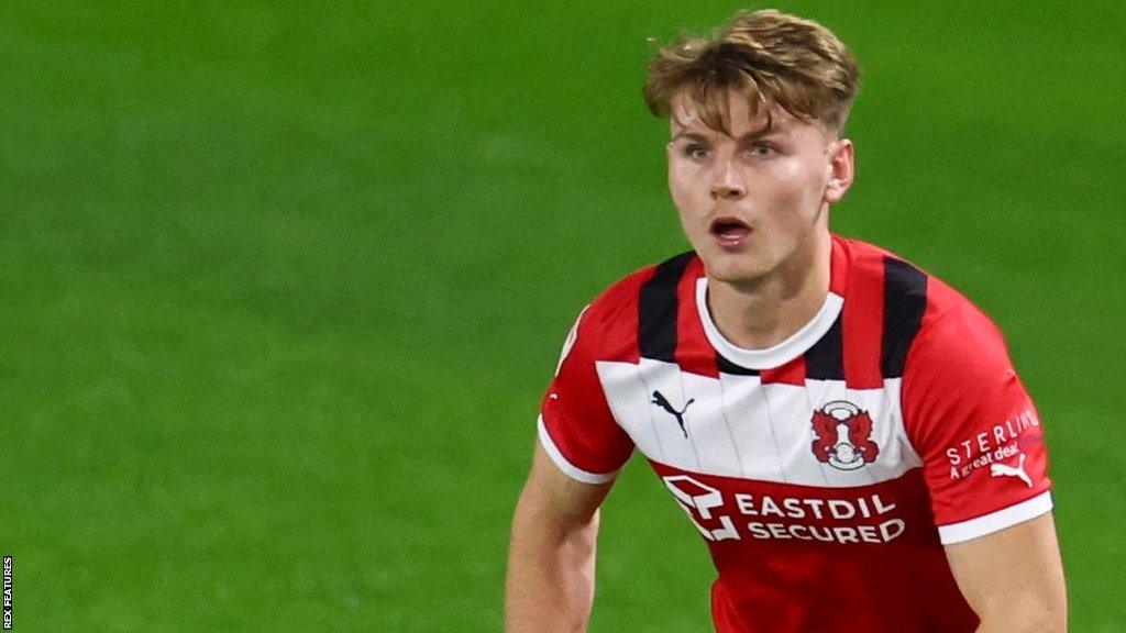 Ed Turns in action for Leyton Orient