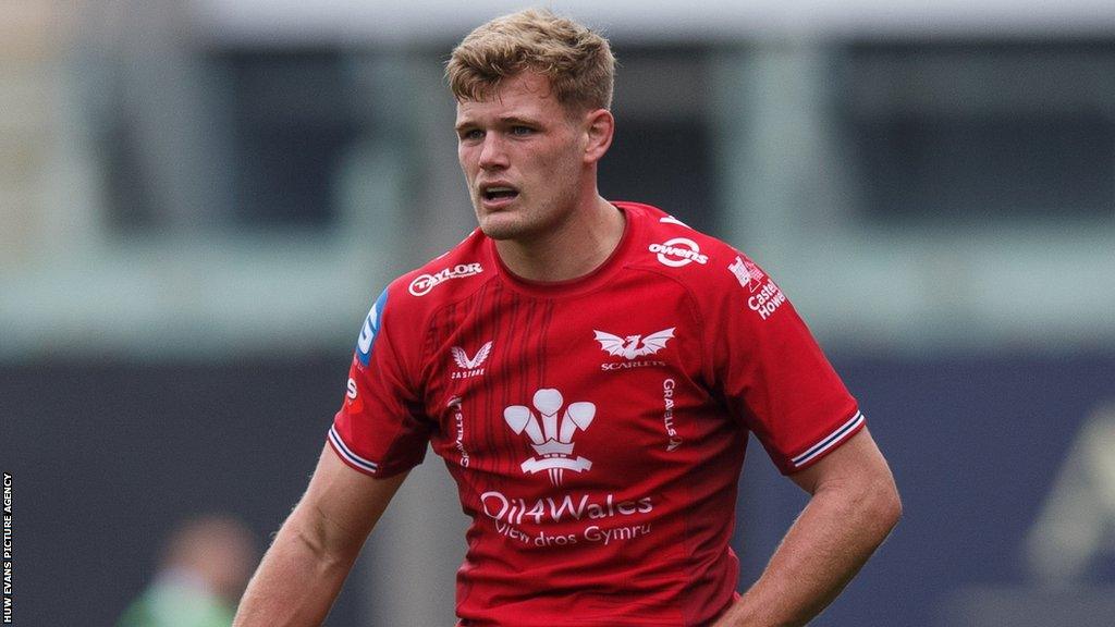Taine Plumtree in action for Scarlets