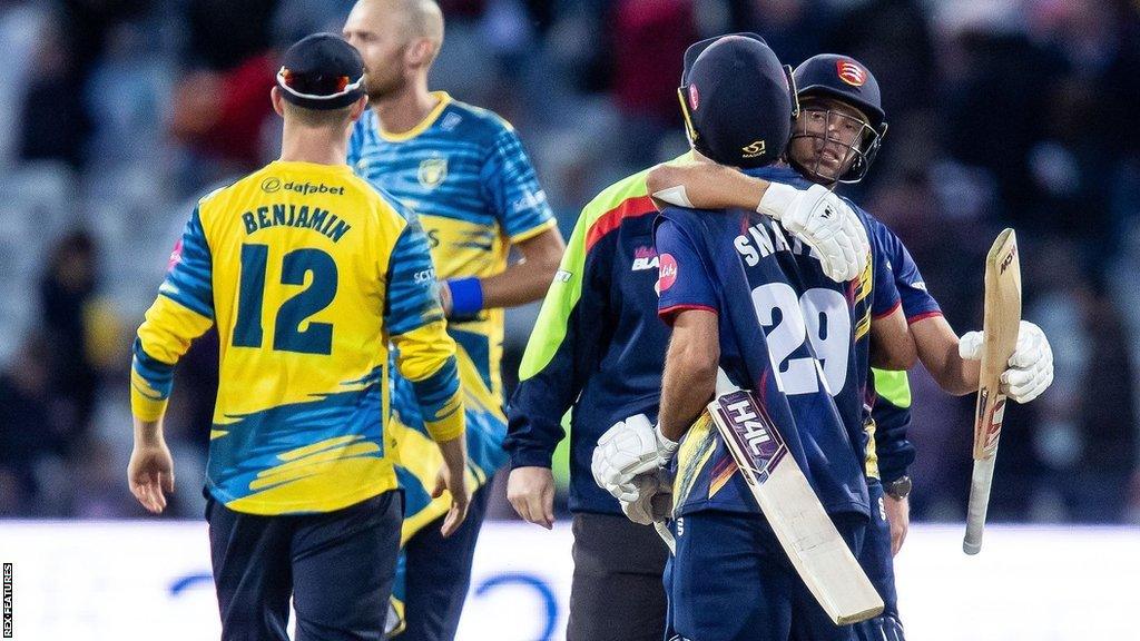 Essex's ninth-wicket pair Shane Snater and Aaron Beard saw them home at Edgbaston