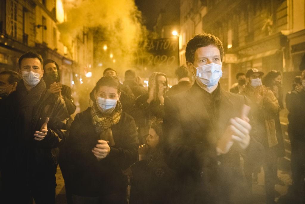 Paris 'funeral' for restaurants and bars