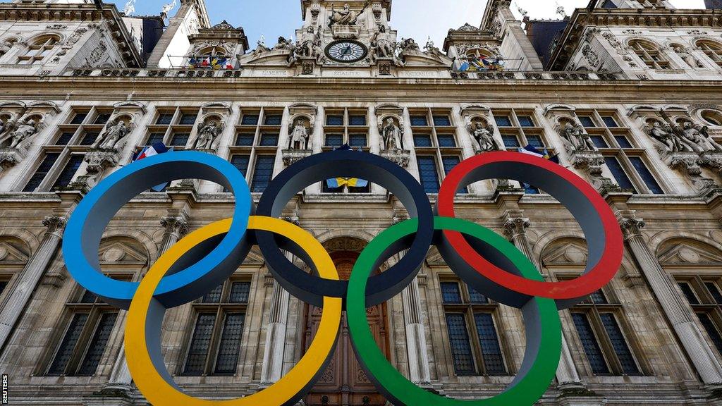 The Olympic rings in front of the Hotel de Ville City Hall