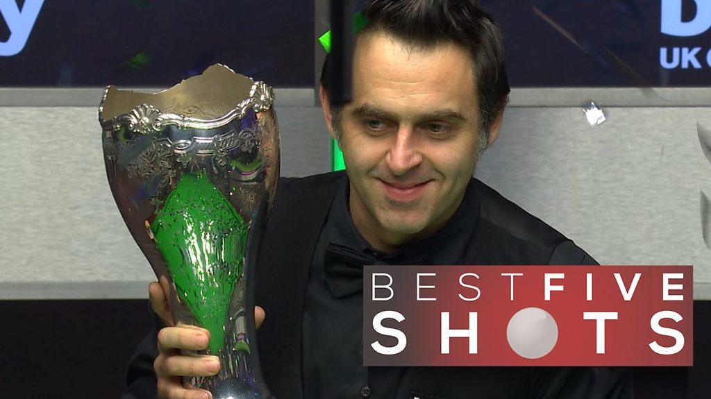 Ronnie O'Sullivan holds the UK Snooker Championship trophy