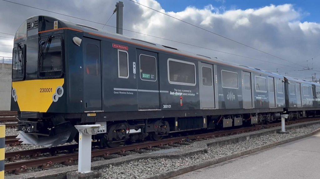 GWR Train at West Ealing