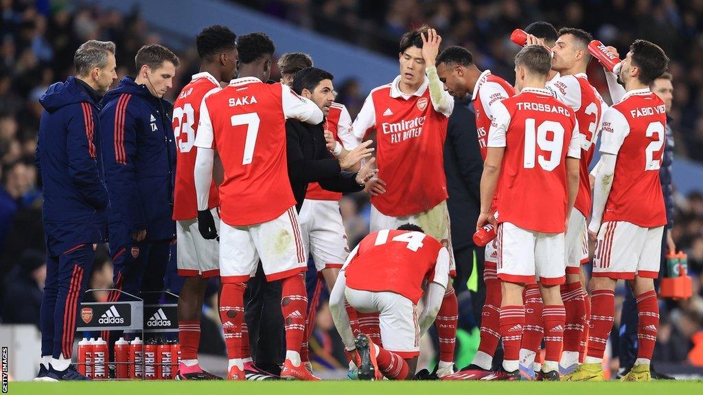 Mikel Arteta talks to his Arsenal squad