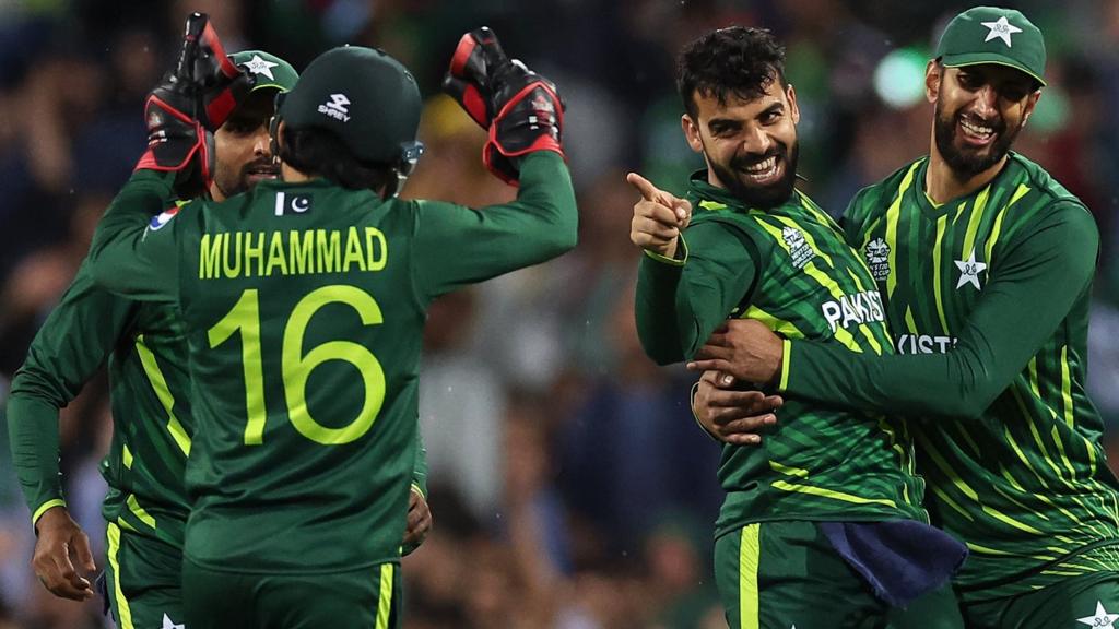 Pakistan players celebrate a wicket