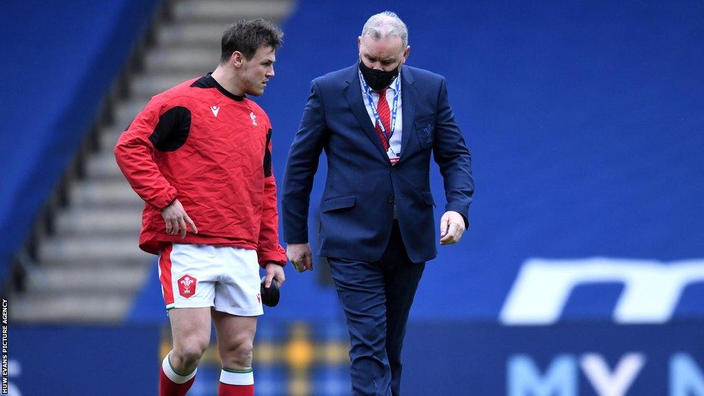 Jarrod Evans and Wayne Pivac in conversation before Wales' Six Nations match against Scotland in February 2021