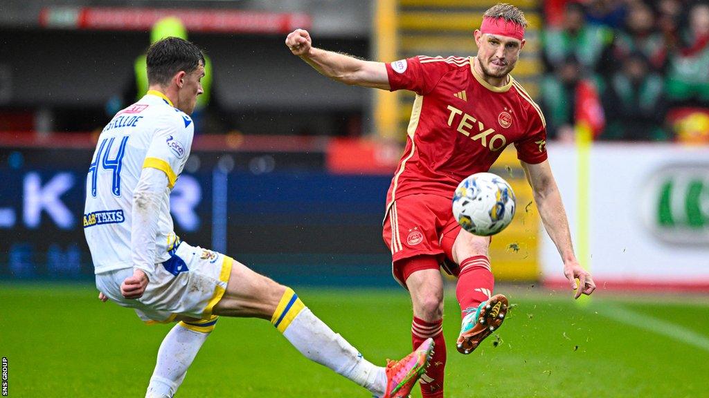 St Johnstone's Dara Costelloe (L) and Aberdeen's Richard Jensen in action during a cinch Premiership match between Aberdeen and St Johnstone at Pittodrie Stadium