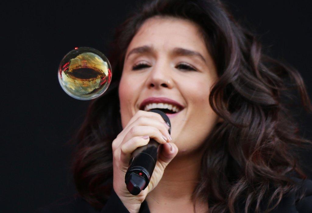 Jessie Ware singing