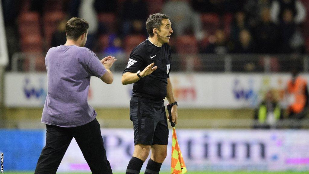 Leyton Orient fan pleads with match official