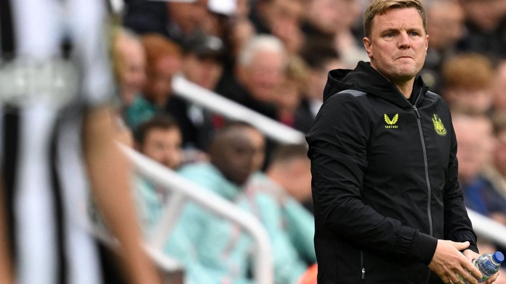 Newcastle manager Eddie Howe (right)