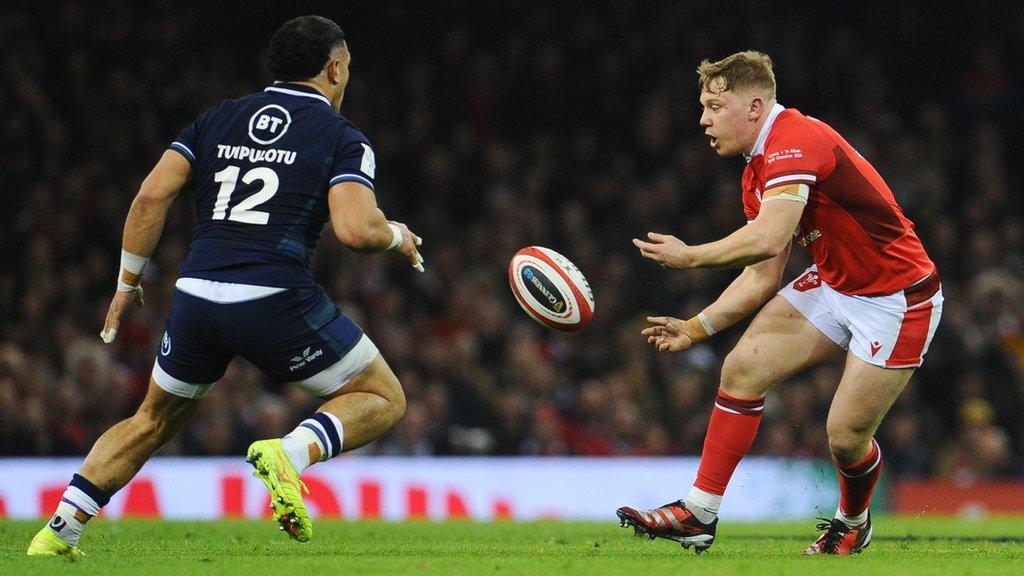 Wales' Sam Costelow passes against Scotland