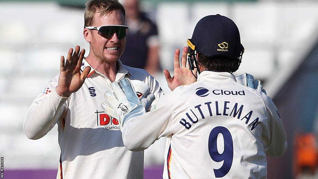 Simon Harmer celebrates wicket