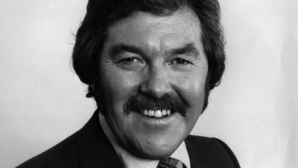 Dickie Davies