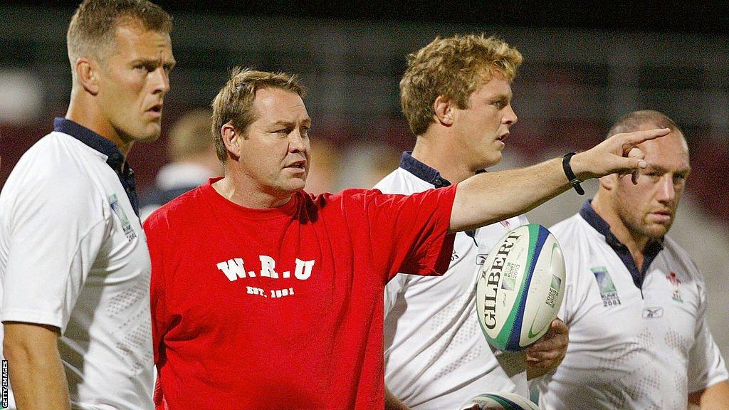 Steve Hansen with Wales players