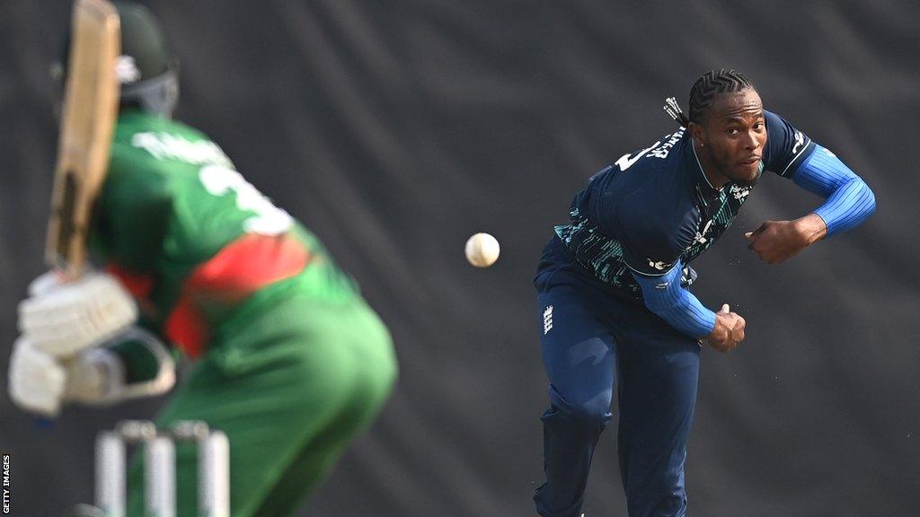 Jofra Archer bowling for England