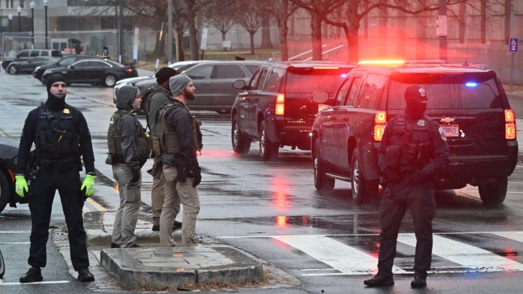 Donald Trump's motorcade arrives at the courthouse in Washington