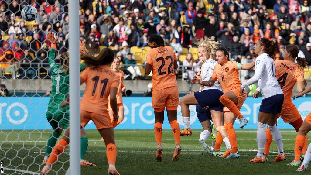 Lindsey Horan scores