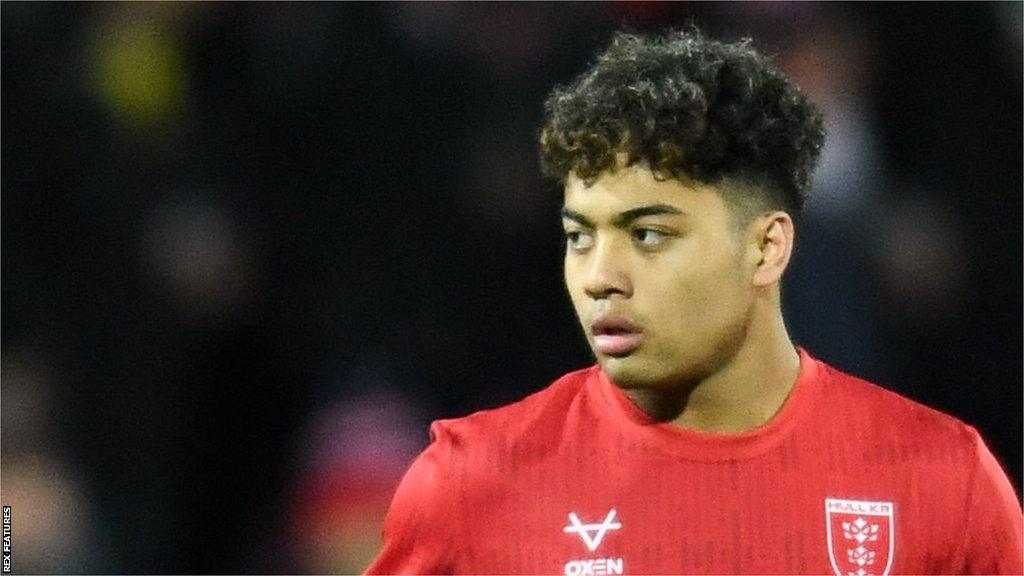 Phoenix Laulu-Togaga'e is the son of Samoa international Quentin Laulu-Togaga'e and played alongside his father whilst at Keighley Cougars in 2021