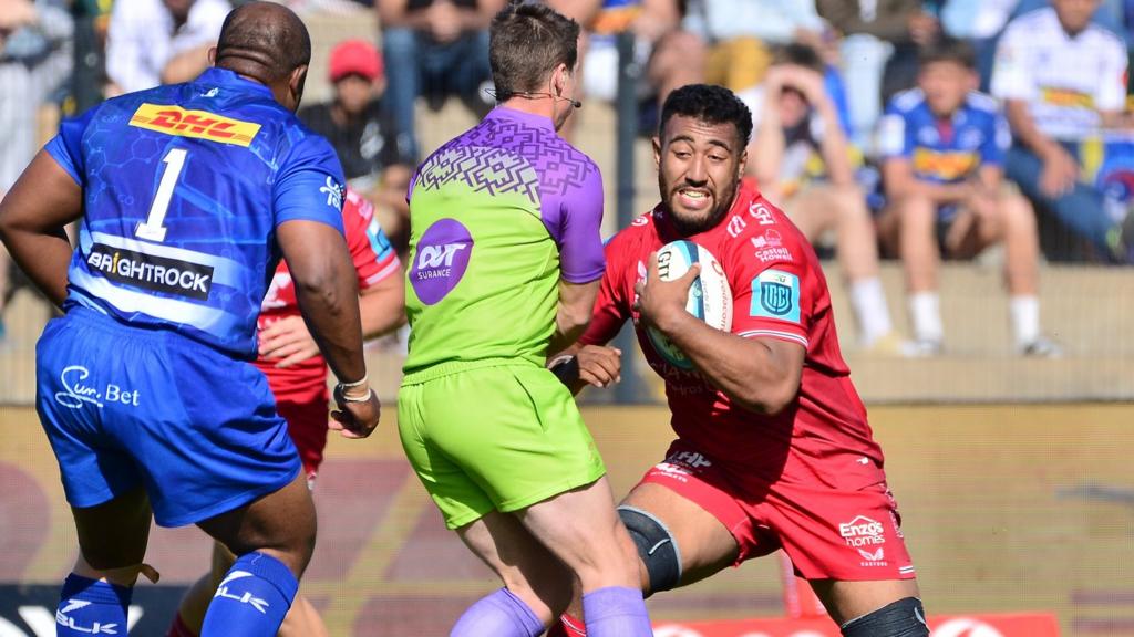 Carwyn Tuipulotu of Scarlets collides with Scottish referee Sam Grove-White against Stormers