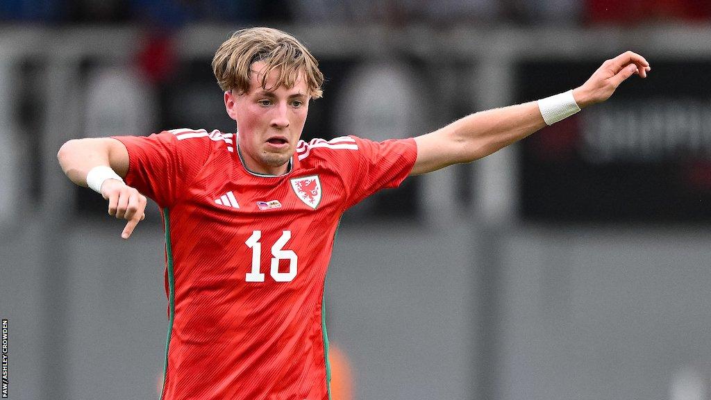 Charlie Savage in action for Wales' Under-21s