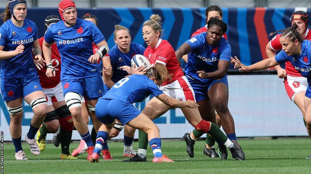 Elinor Snowsill in action for Wales